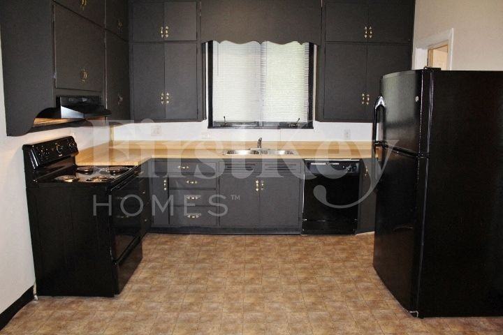 304 E 4th St - Photo 7 of 19