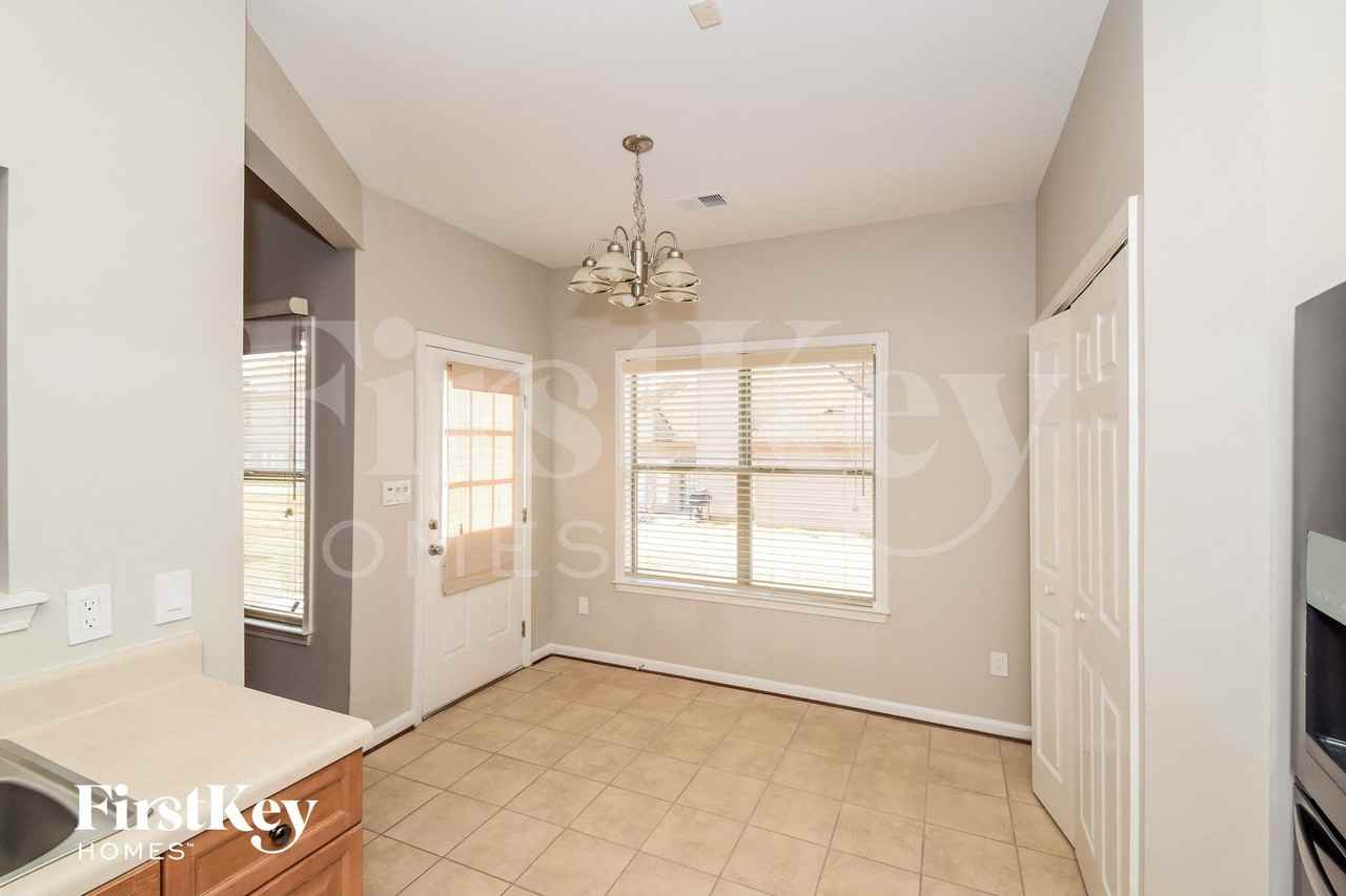 2136 Parsons Dr - Photo 5 of 15