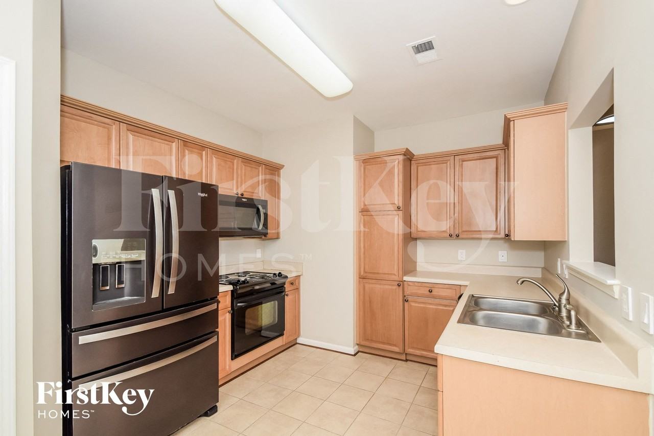 2136 Parsons Dr - Photo 6 of 15