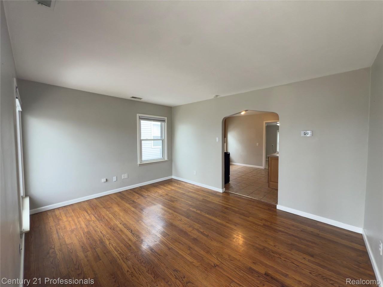 95 E Dallas Ave - Photo 3 of 15