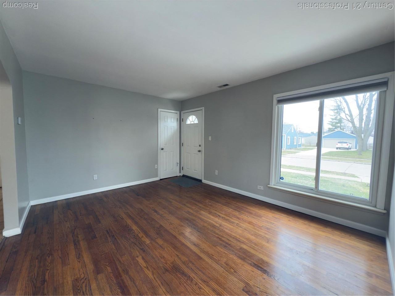 95 E Dallas Ave - Photo 4 of 15