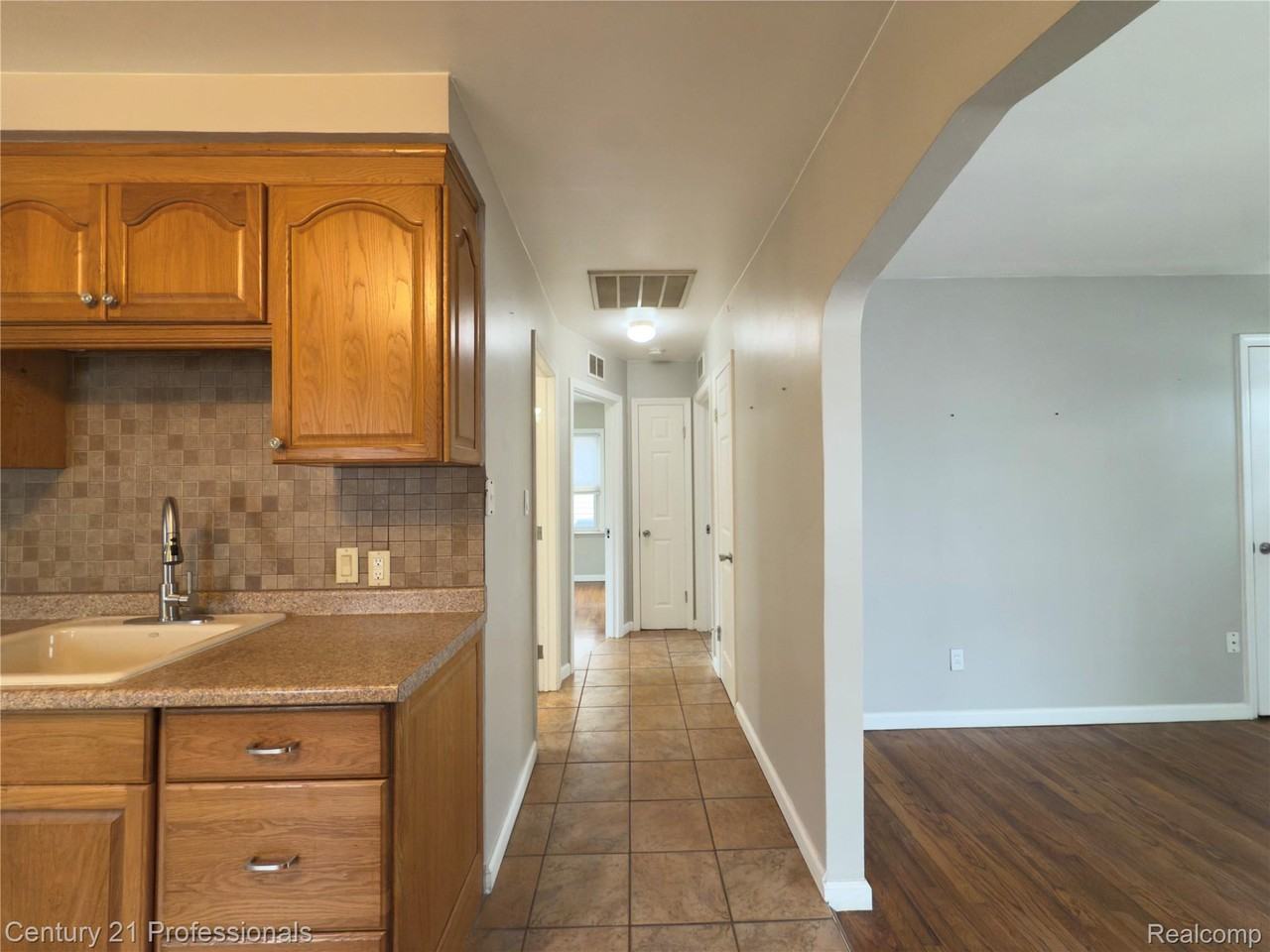 95 E Dallas Ave - Photo 6 of 15