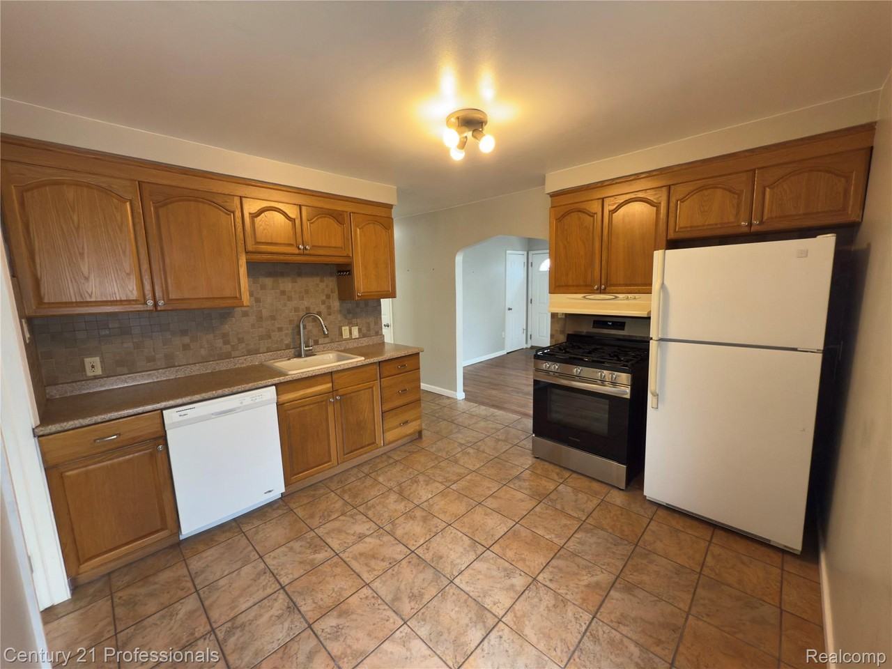 95 E Dallas Ave - Photo 7 of 15