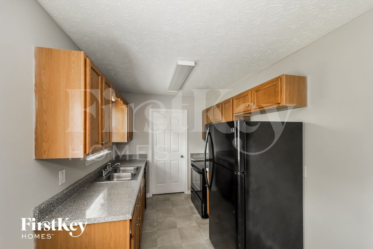 208 Pleasant Way - Photo 4 of 15