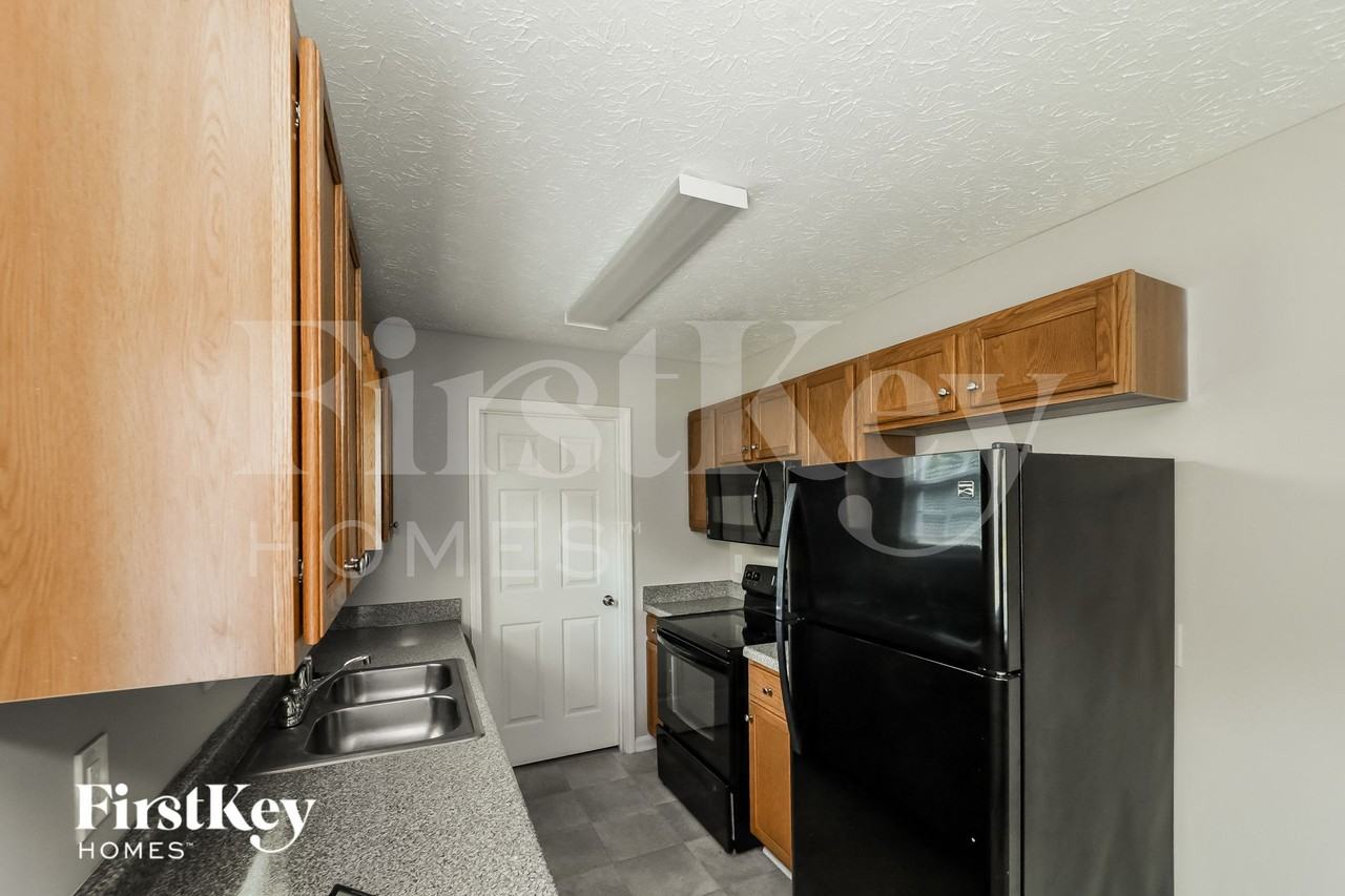 208 Pleasant Way - Photo 5 of 15