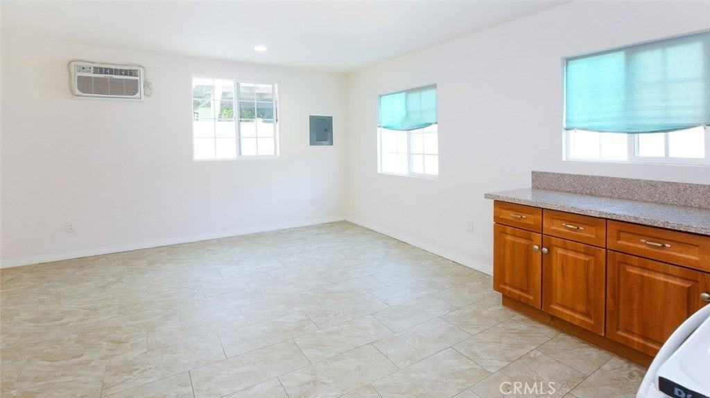 1206 Mountain View St - Photo 5 of 11