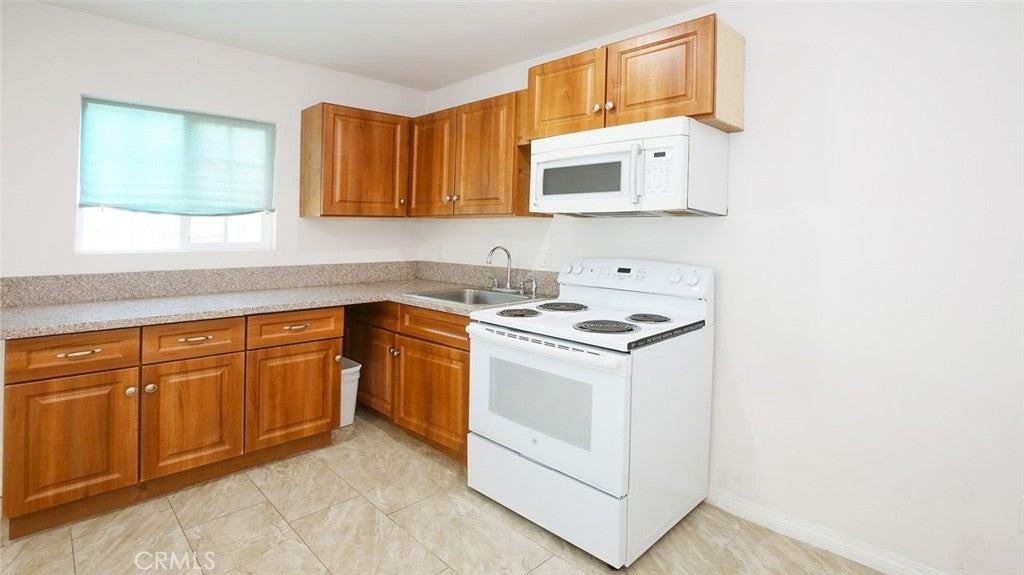 1206 Mountain View St - Photo 6 of 11