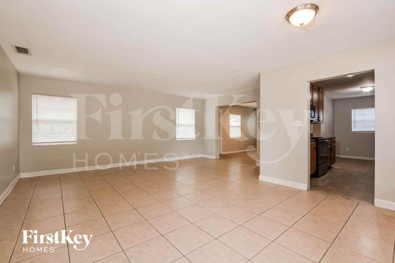 1407 Chilean Ln - Photo 2 of 16