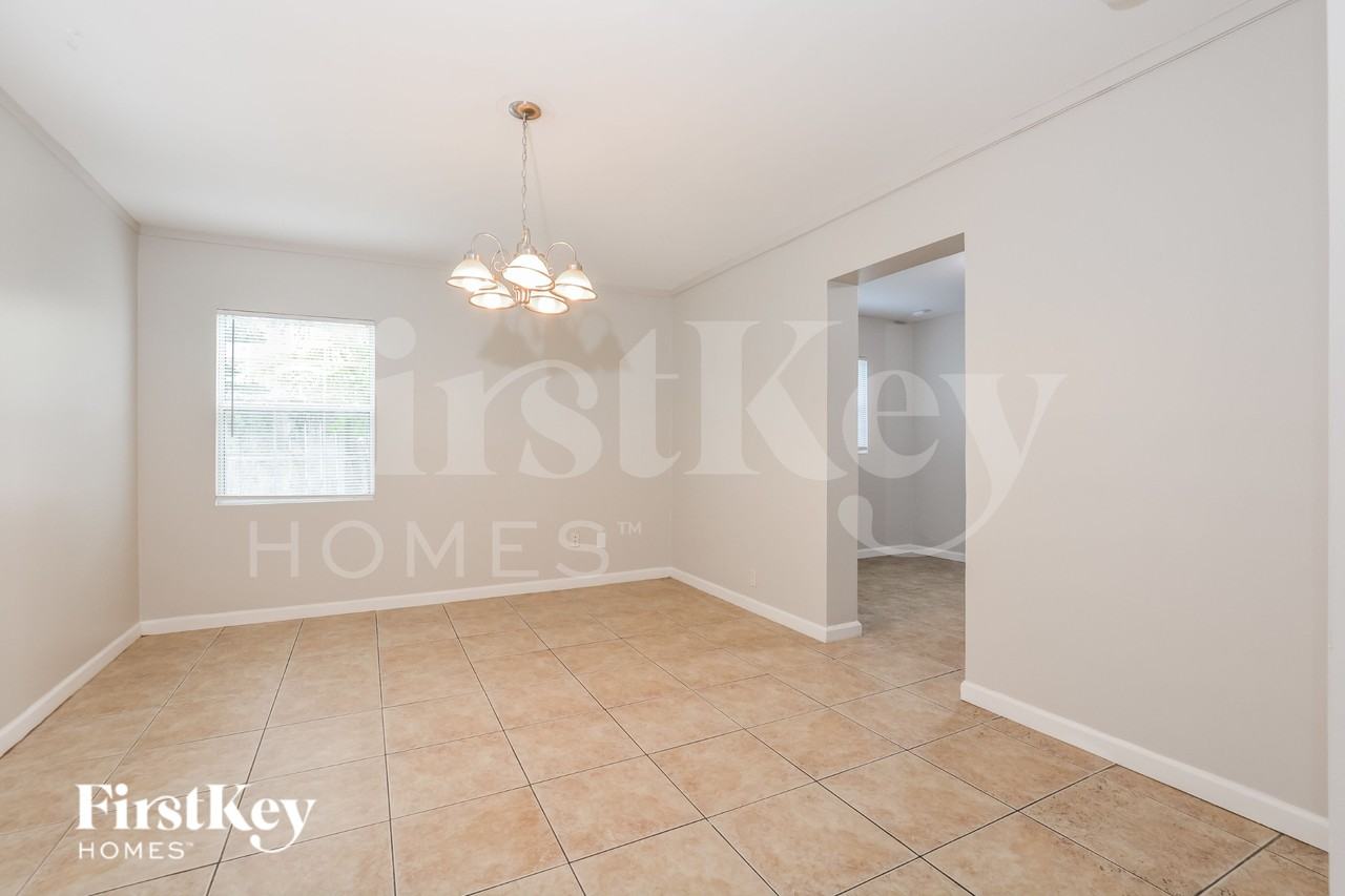 1407 Chilean Ln - Photo 4 of 16