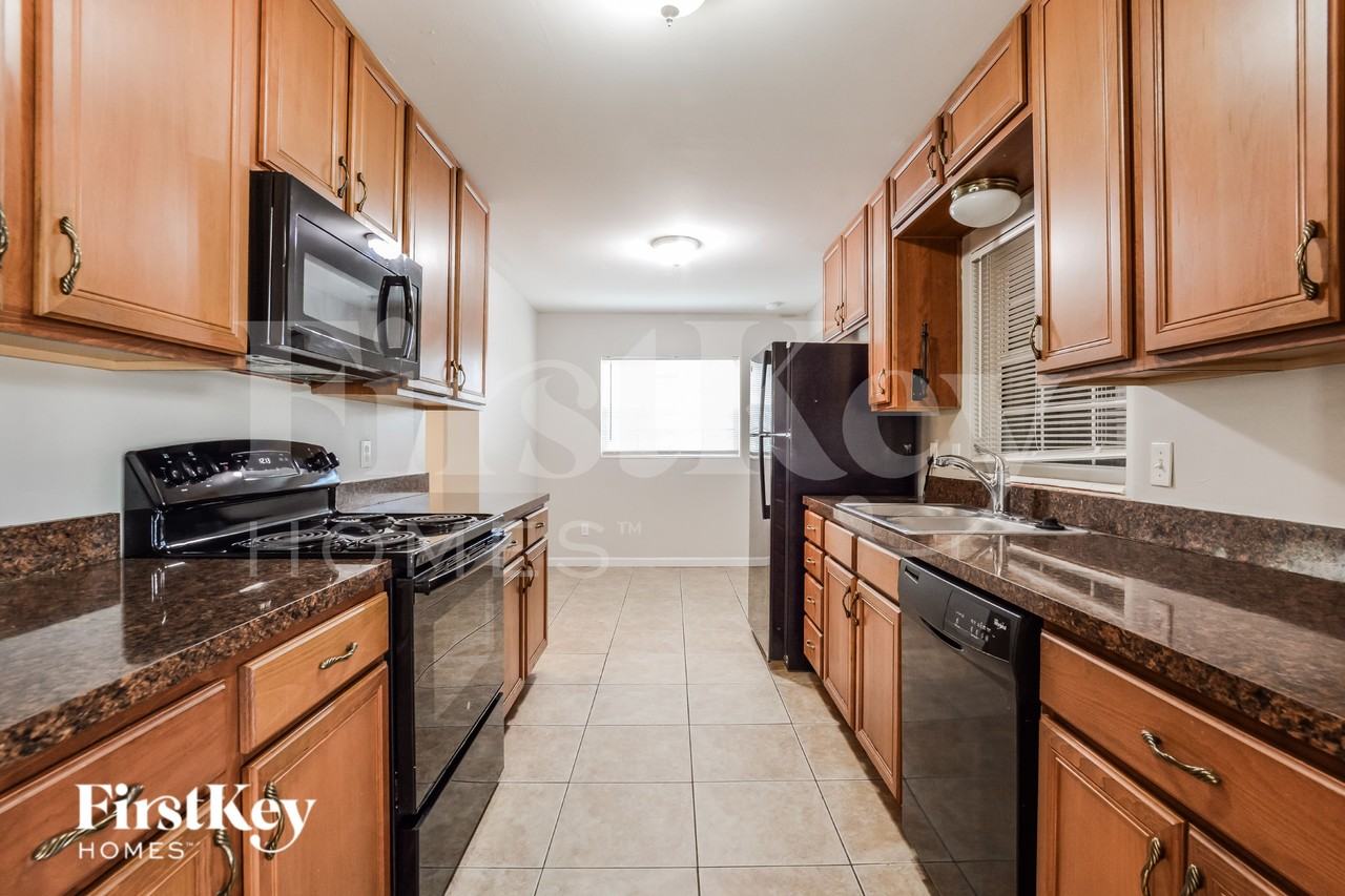 1407 Chilean Ln - Photo 7 of 16