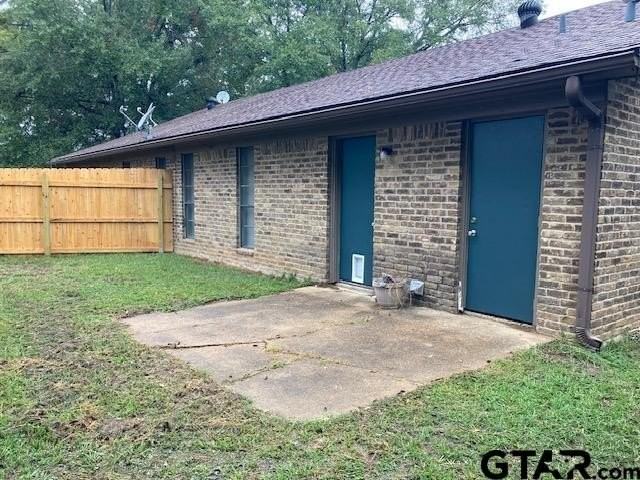 320 Blake Dr - Photo 3 of 9