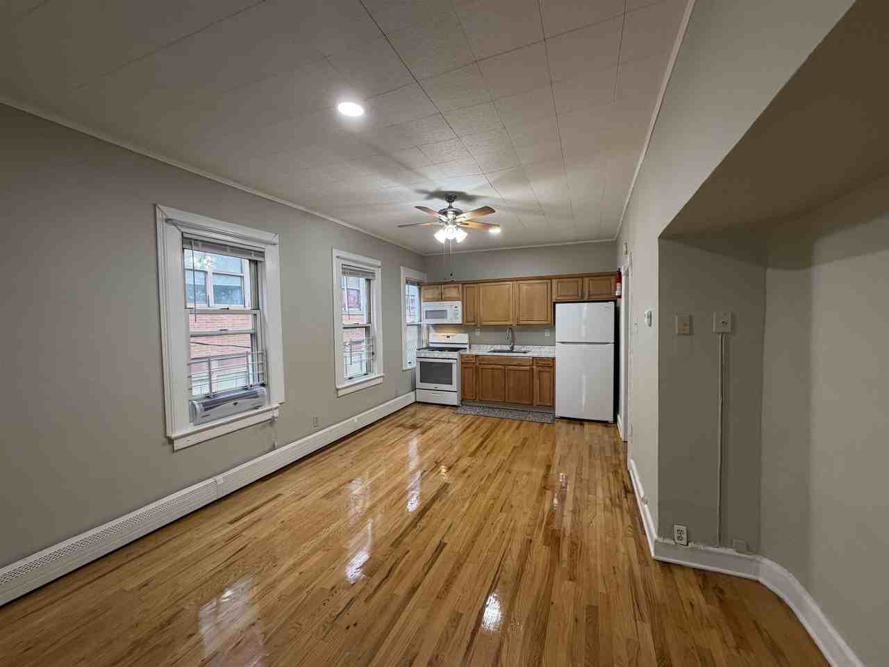 212 Plainfield Ave ##2 - Photo 4 of 14