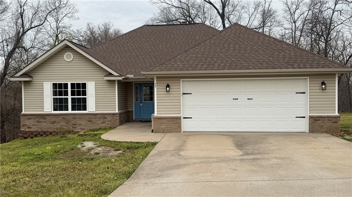 77 Ingleborough Dr