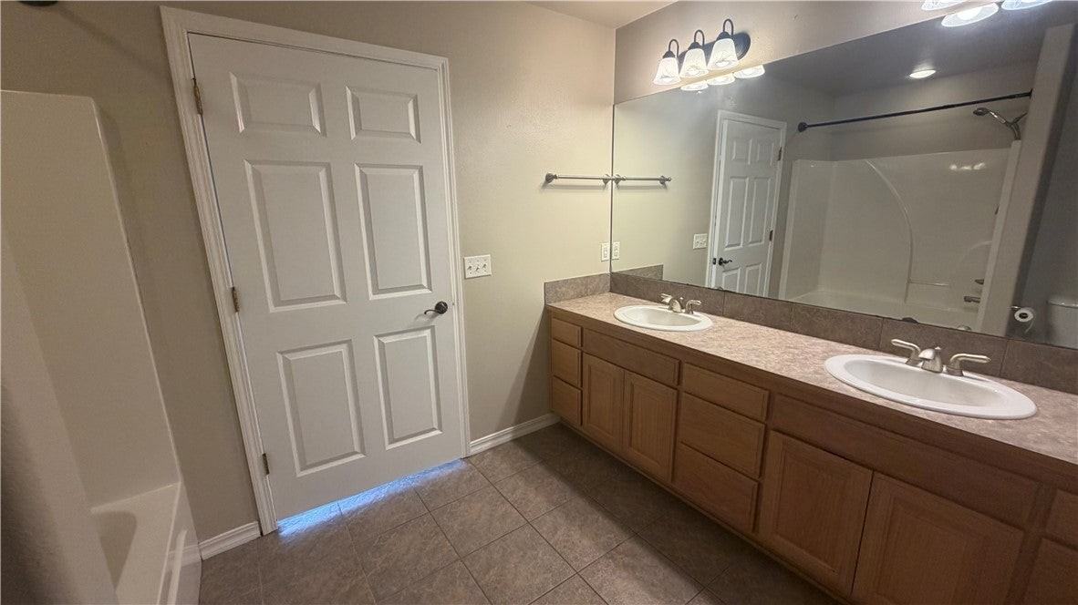 77 Ingleborough Dr - Photo 6 of 19