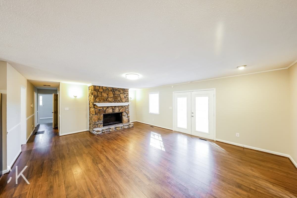 400 S Highland Dr - Photo 3 of 17