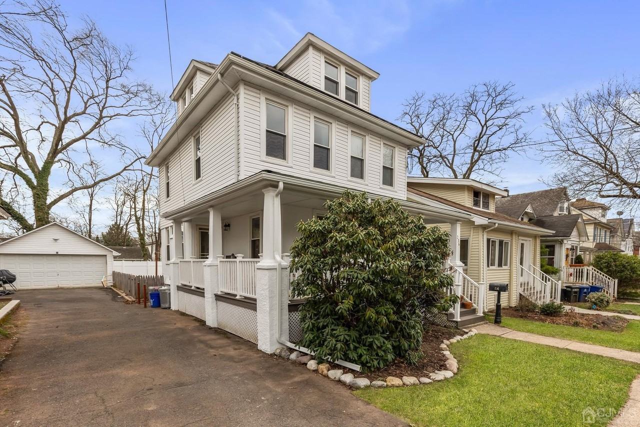 236 Montgomery St - Photo 2 of 25