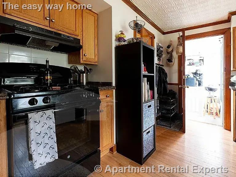 17 Montgomery St #2 - Photo 3 of 6