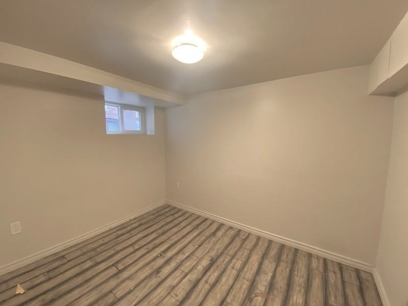 147 Holton Ave S #1 - Photo 5 of 9