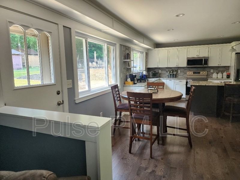 3122 Elmwood Dr - Photo 5 of 14