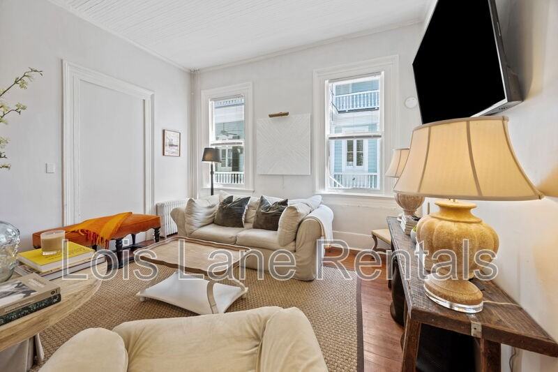 139 1/2 Broad St - Photo 4 of 25