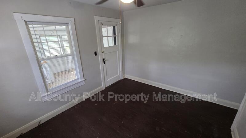 918 E Lime St - Photo 3 of 9