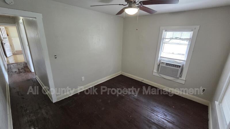 918 E Lime St - Photo 4 of 9