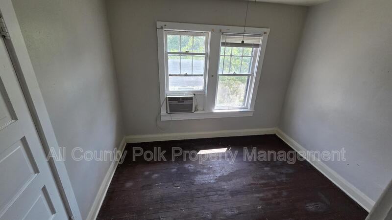 918 E Lime St - Photo 6 of 9