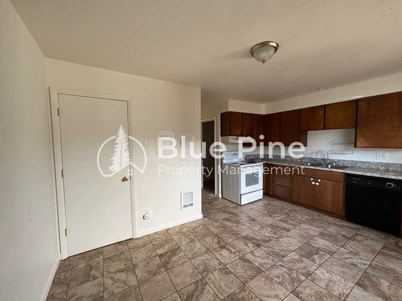 1445 S Emerson Ave #4 - Photo 4 of 11