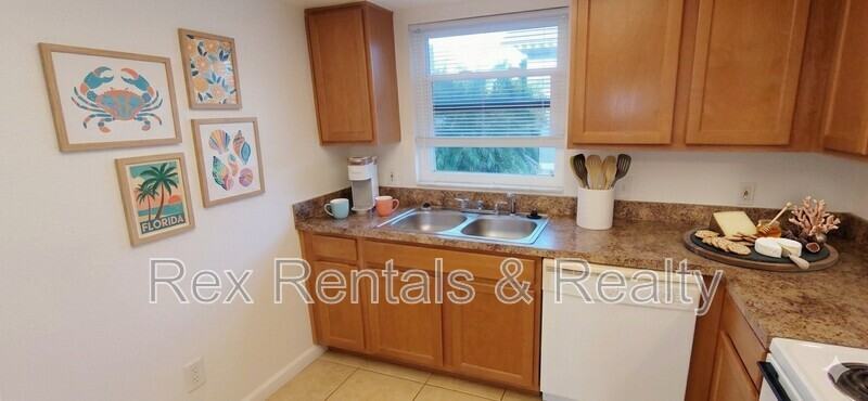 2820 Dupont St S #201 - Photo 3 of 20