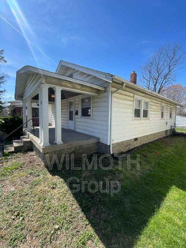 822 N Emerson Ave - Photo 2 of 17