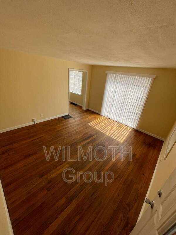 53 Jenny Ln - Photo 3 of 12