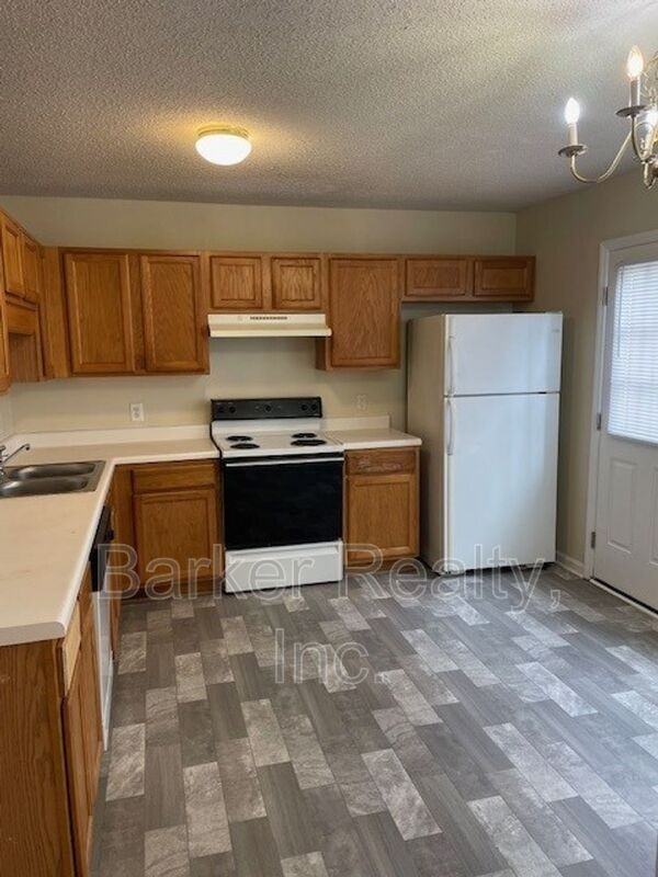 2203 Violet Bluff Ct - Photo 2 of 8