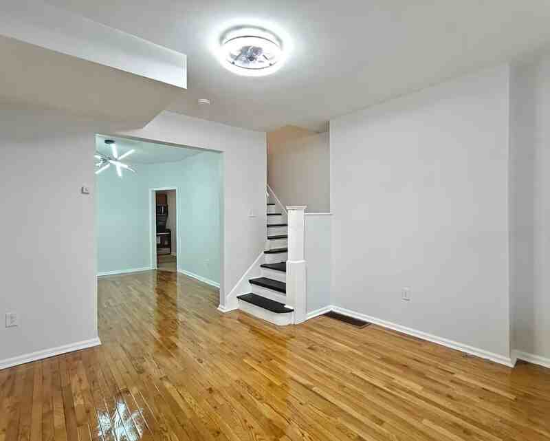 5415 Media St - Photo 2 of 12