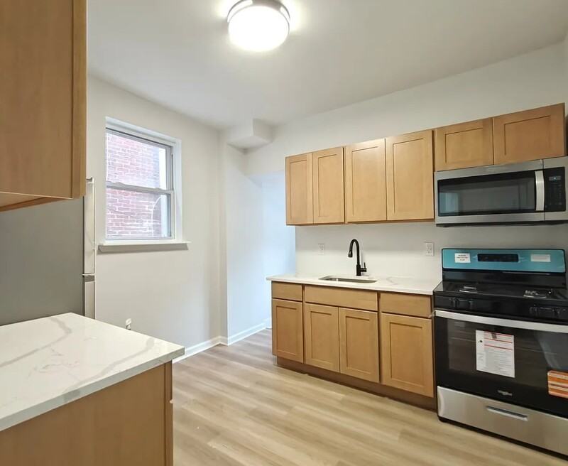 5415 Media St - Photo 4 of 12