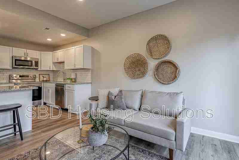 2904 S Harvard Ave #D - Photo 2 of 10