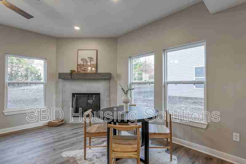 2904 S Harvard Ave #D - Photo 6 of 10