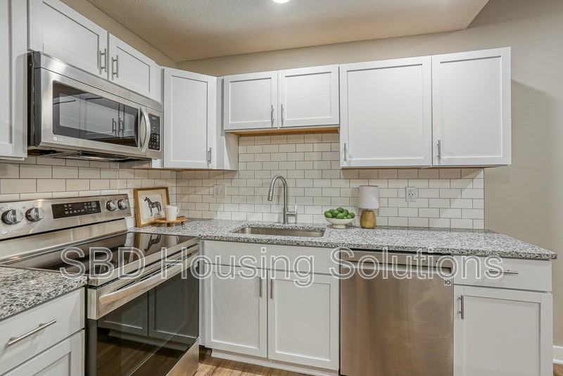 2904 S Harvard Ave #D - Photo 7 of 10