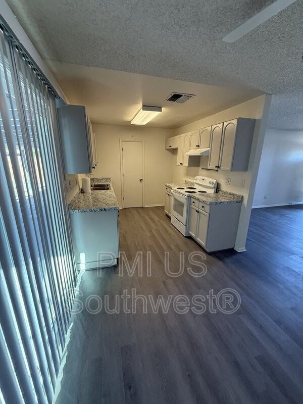 664 Honeysuckle Rd - Photo 7 of 26
