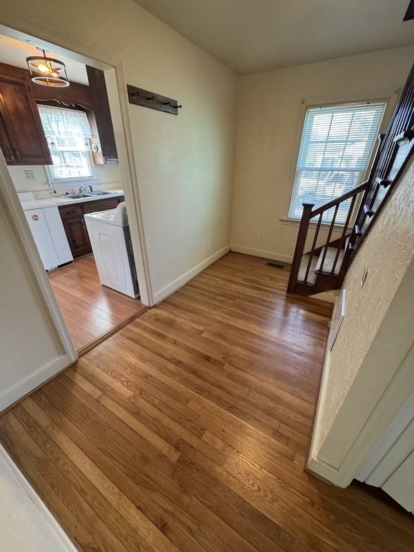 153 Roanoke Ave - Photo 6 of 12