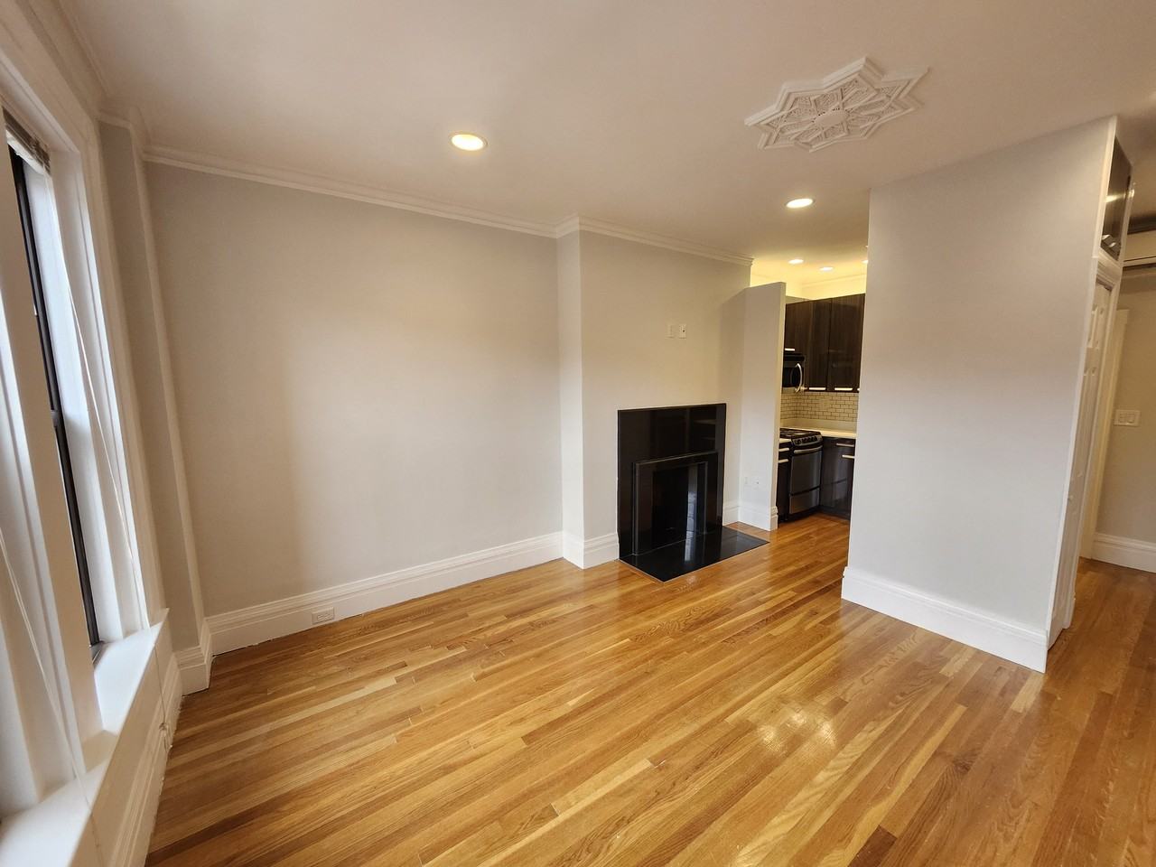 254 Newbury St #4 - Photo 3 of 10