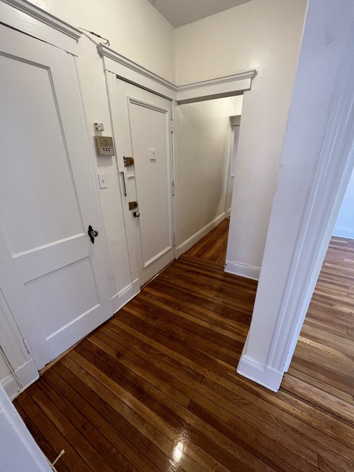 80 Sutherland Rd #6 - Photo 3 of 50