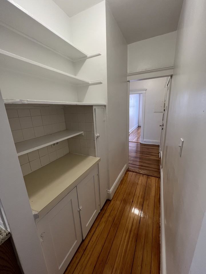 80 Sutherland Rd #6 - Photo 7 of 50