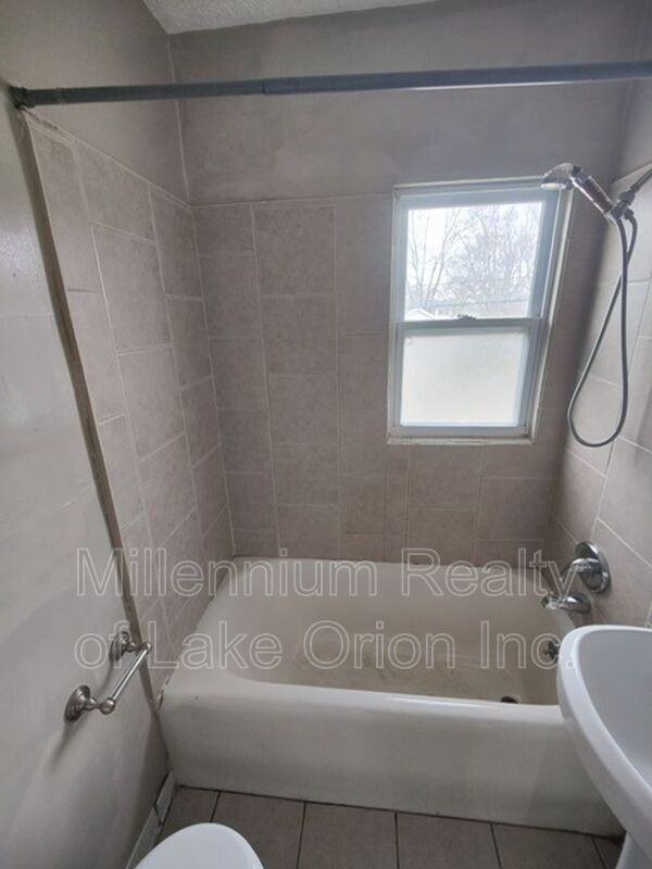 140 Summit St #2 - Photo 7 of 9