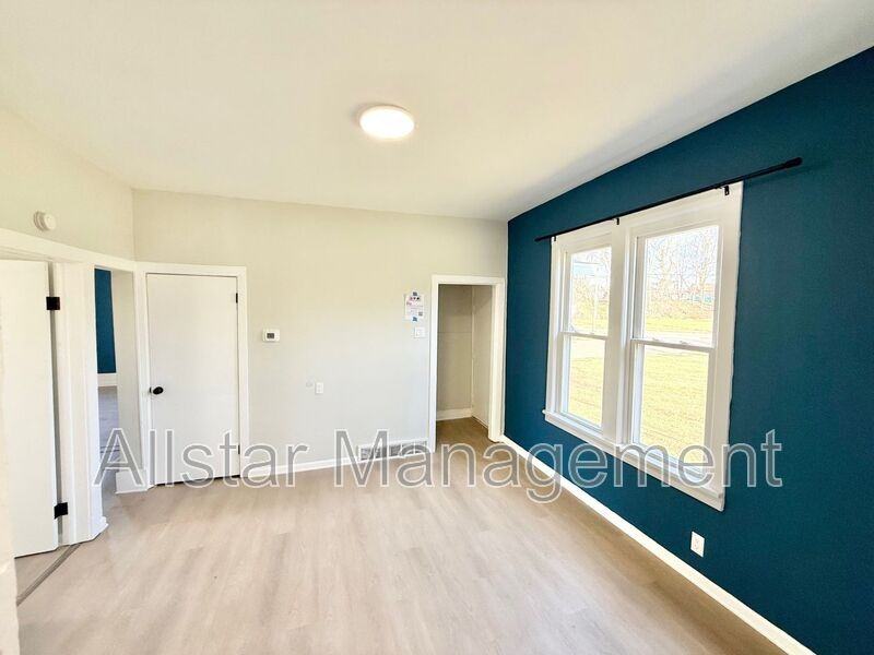 924 Spring Ave Ne - Photo 7 of 46