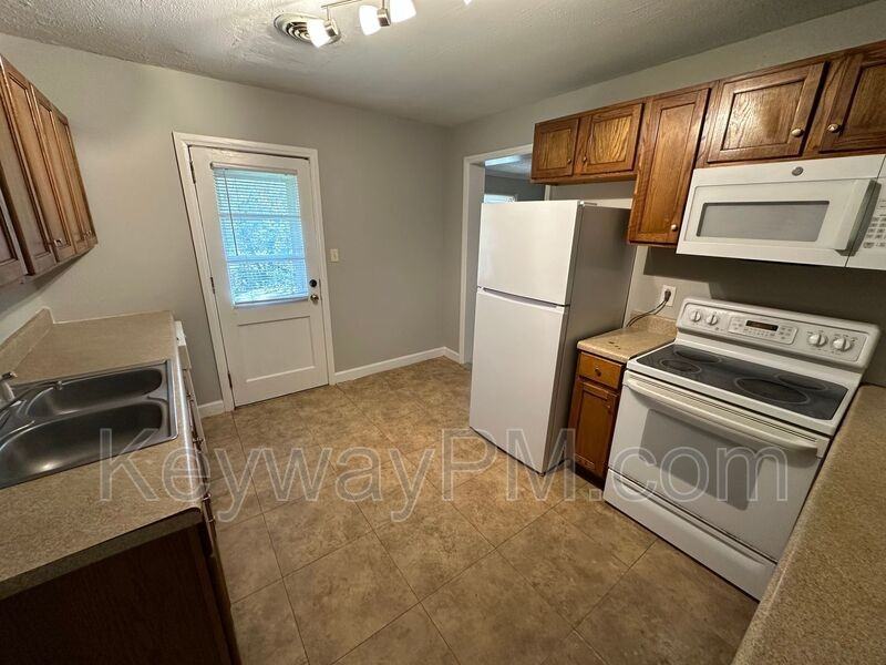 3018 Acorn Rd - Photo 5 of 11