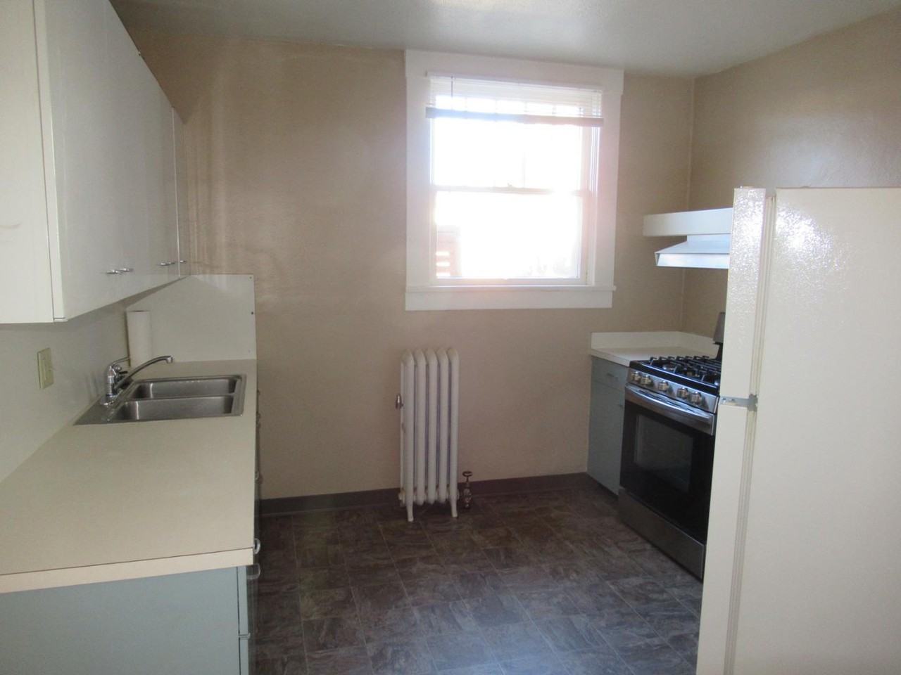 702 N Cascade Ave #1 - Photo 3 of 6