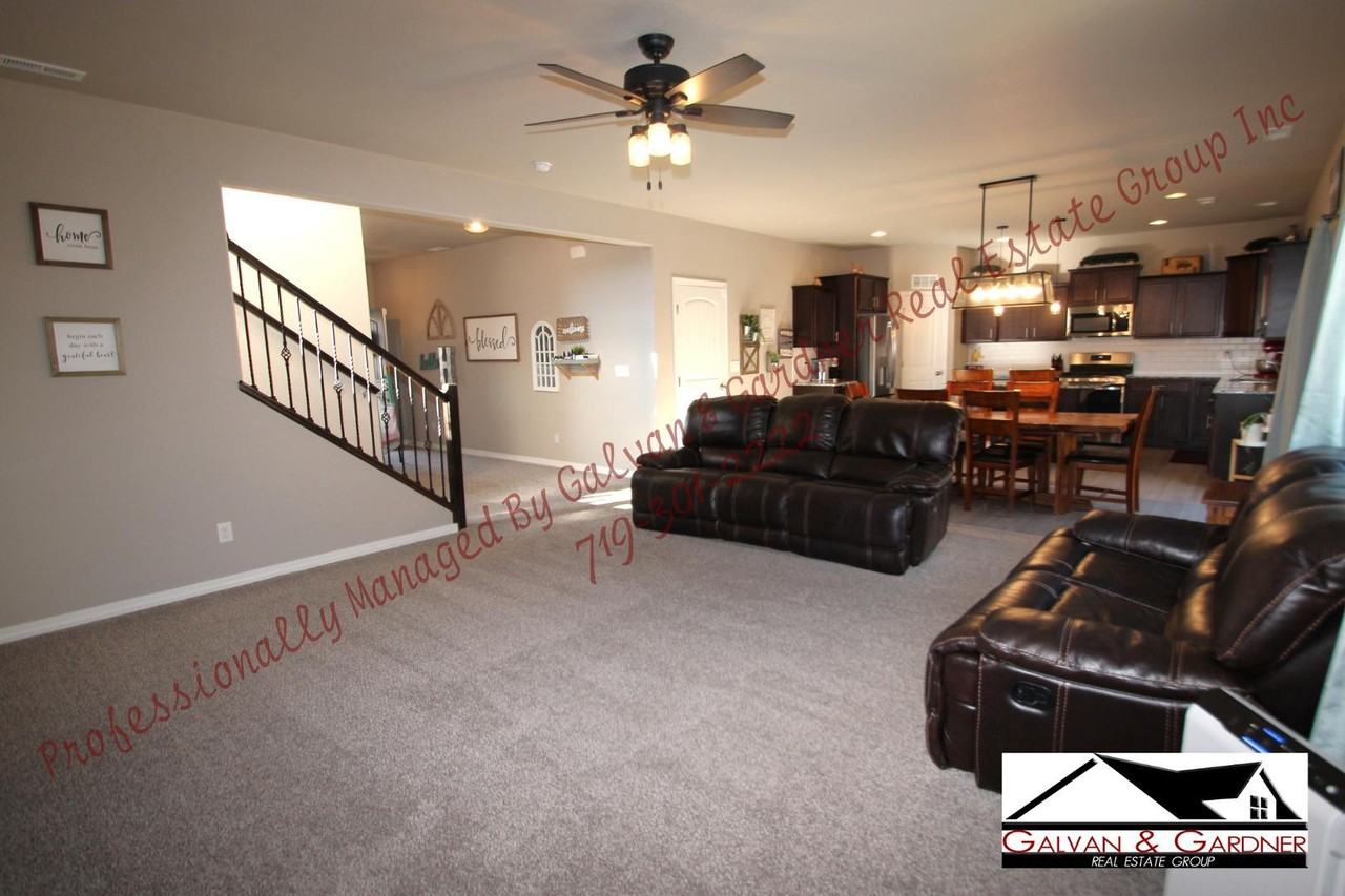 7284 New Meadow Dr - Photo 4 of 36