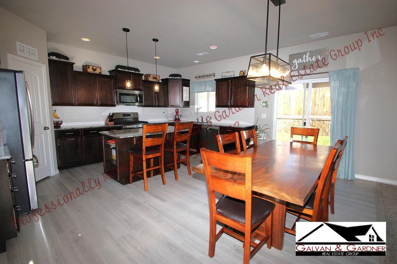 7284 New Meadow Dr - Photo 6 of 36