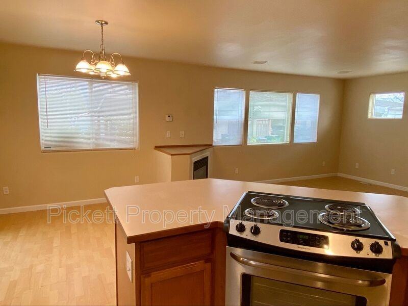 1118 Park Ave - Photo 5 of 14