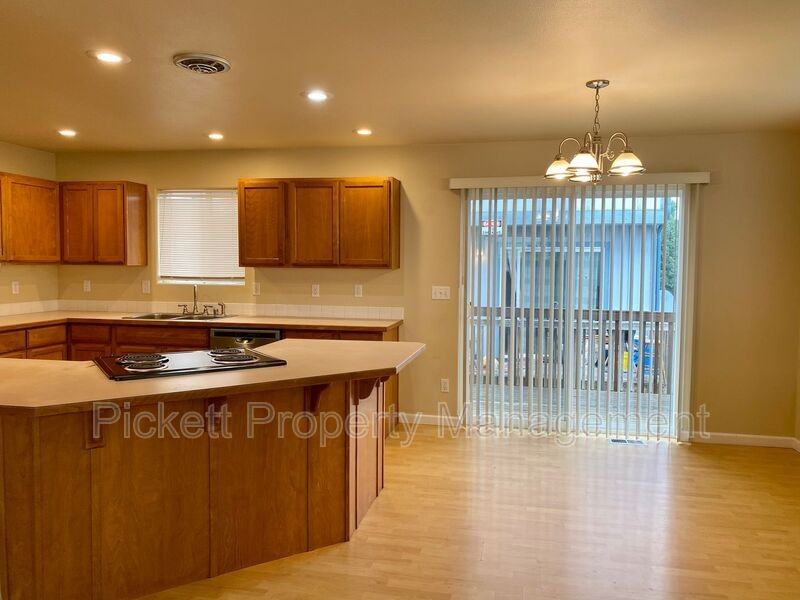 1118 Park Ave - Photo 7 of 14